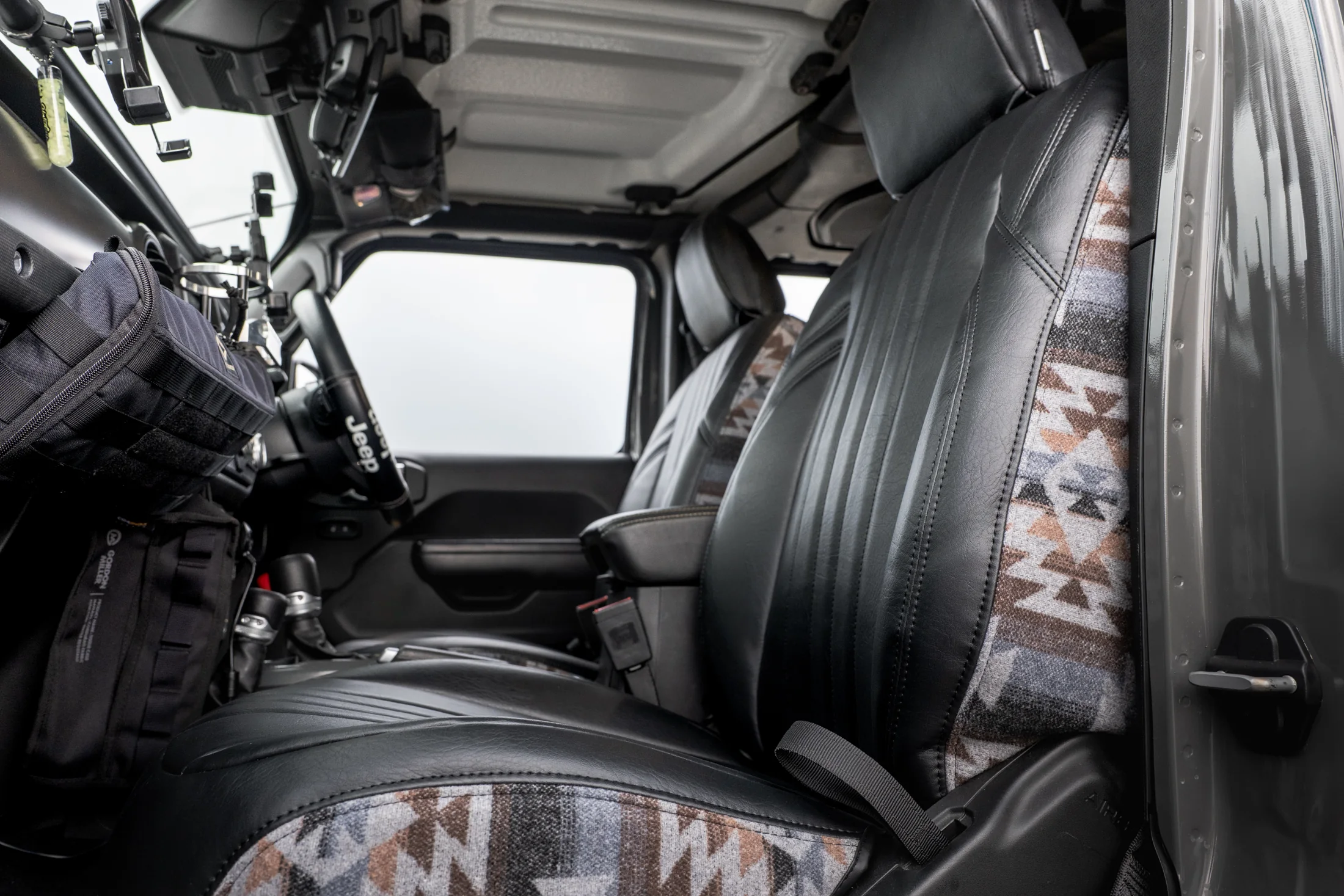 Refinad Heritage Fieldを装着したJeep 9
