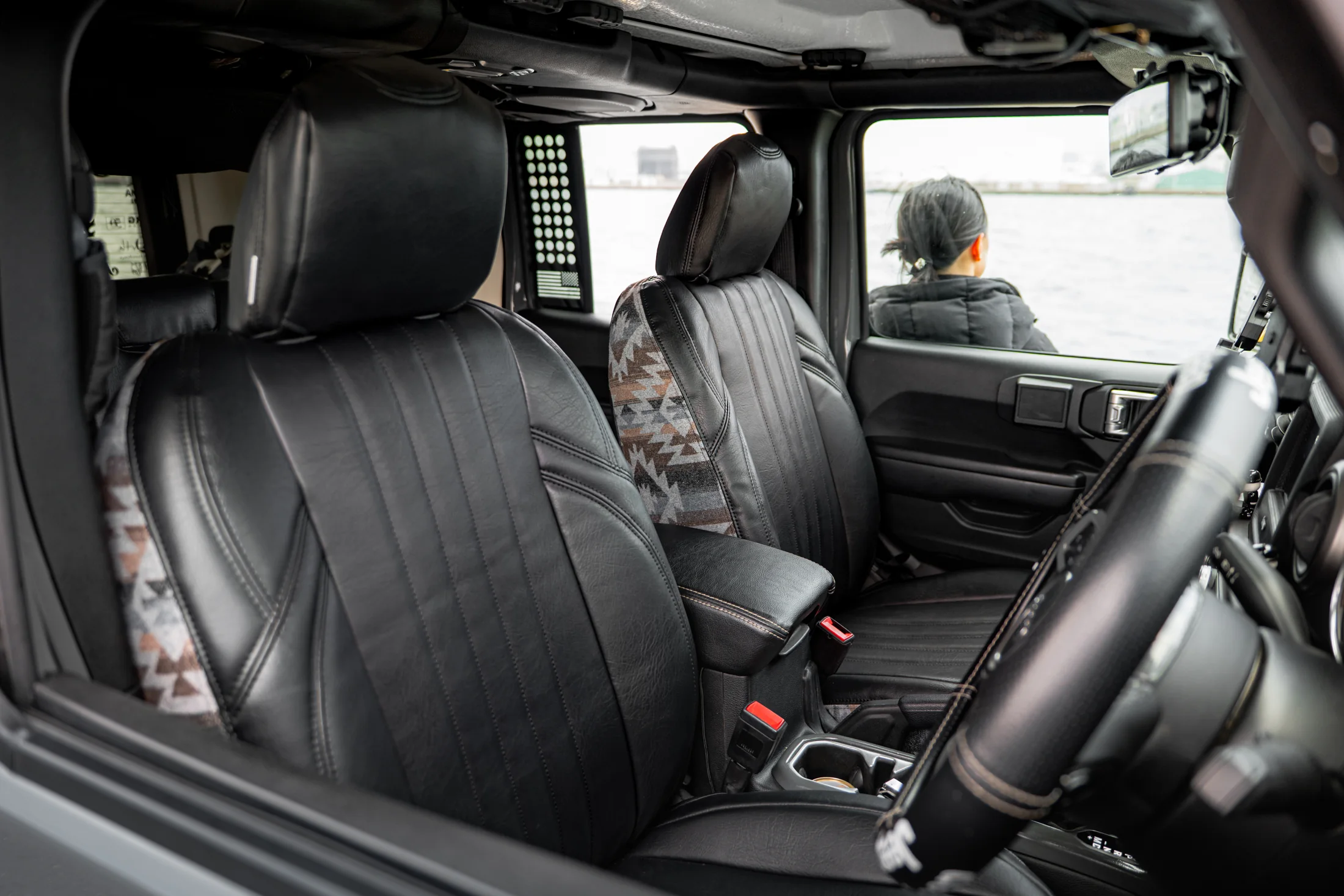 Refinad Heritage Fieldを装着したJeep 2