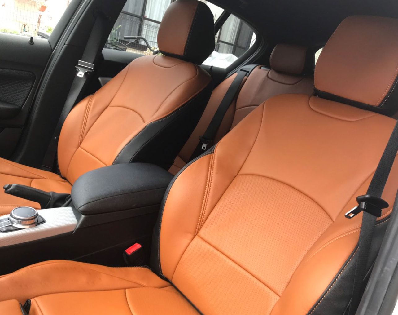 装着写真 Bmw 1シリーズ Refinad Harmonious Leather Seriesシートカバー レザーシートカバー のrefinad レフィナード