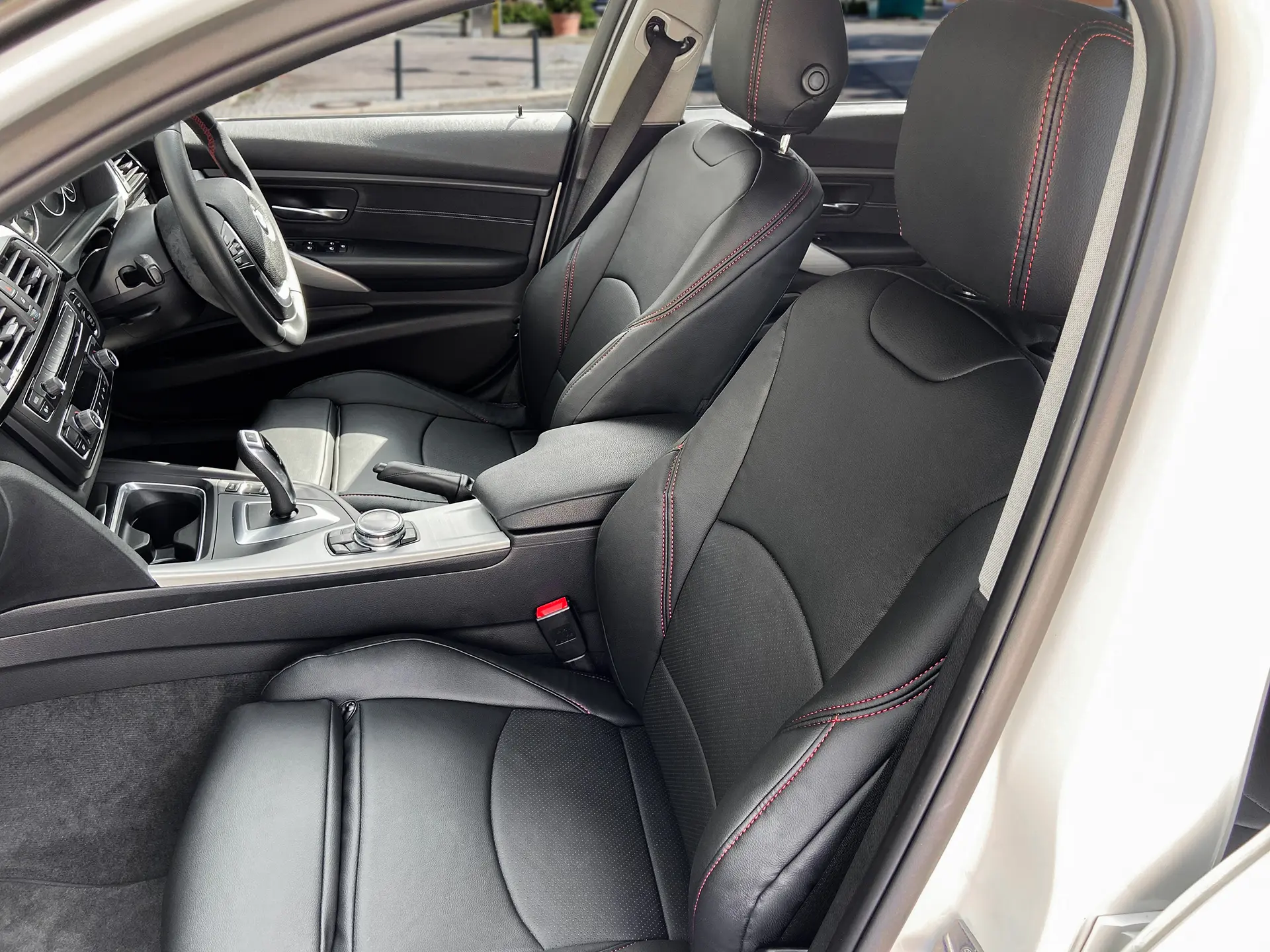 【装着写真】BMW 3シリーズ Refinad Leather Series シートカバー [品番:BM0189-15]