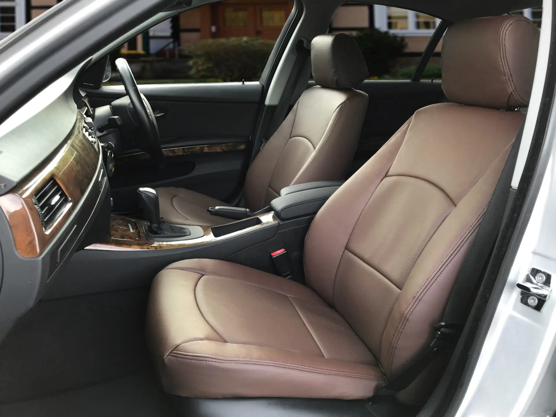 【装着写真】BMW 3シリーズ Refinad Leather Deluxe Series シートカバー [品番:BM0189-06]