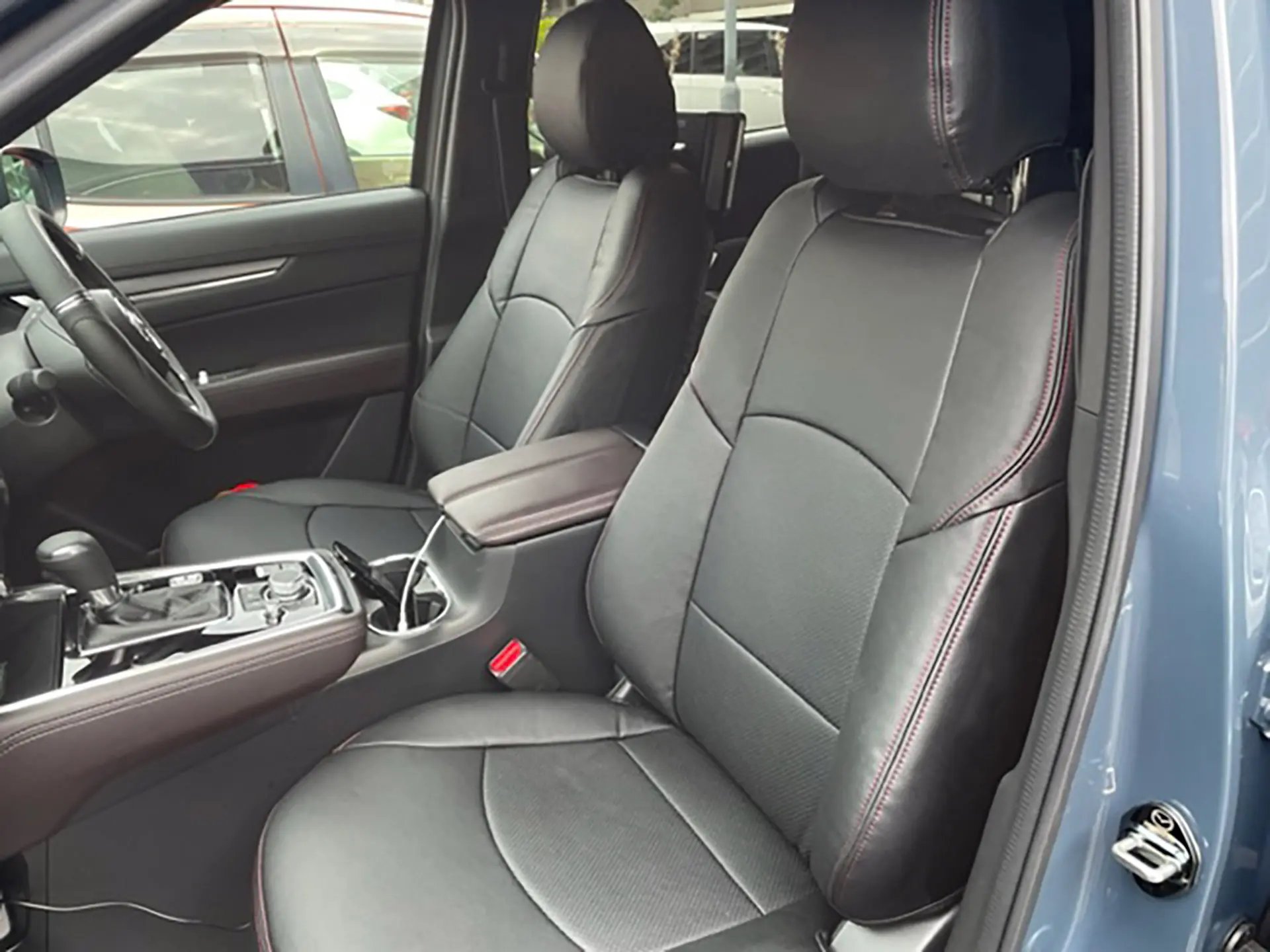 【装着写真】CX-8 Refinad Leather Deluxe Series シートカバー [品番:MA0503-03]