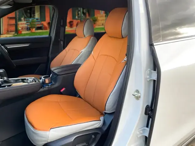 【装着写真】CX-8 Refinad Custom Series シートカバー [品番:MA0503-04]
