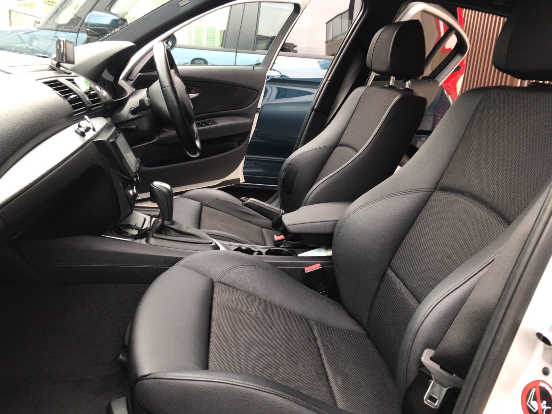 【装着写真】BMW 1シリーズ Refinad Leather Series シートカバー [品番:BM0188-04]