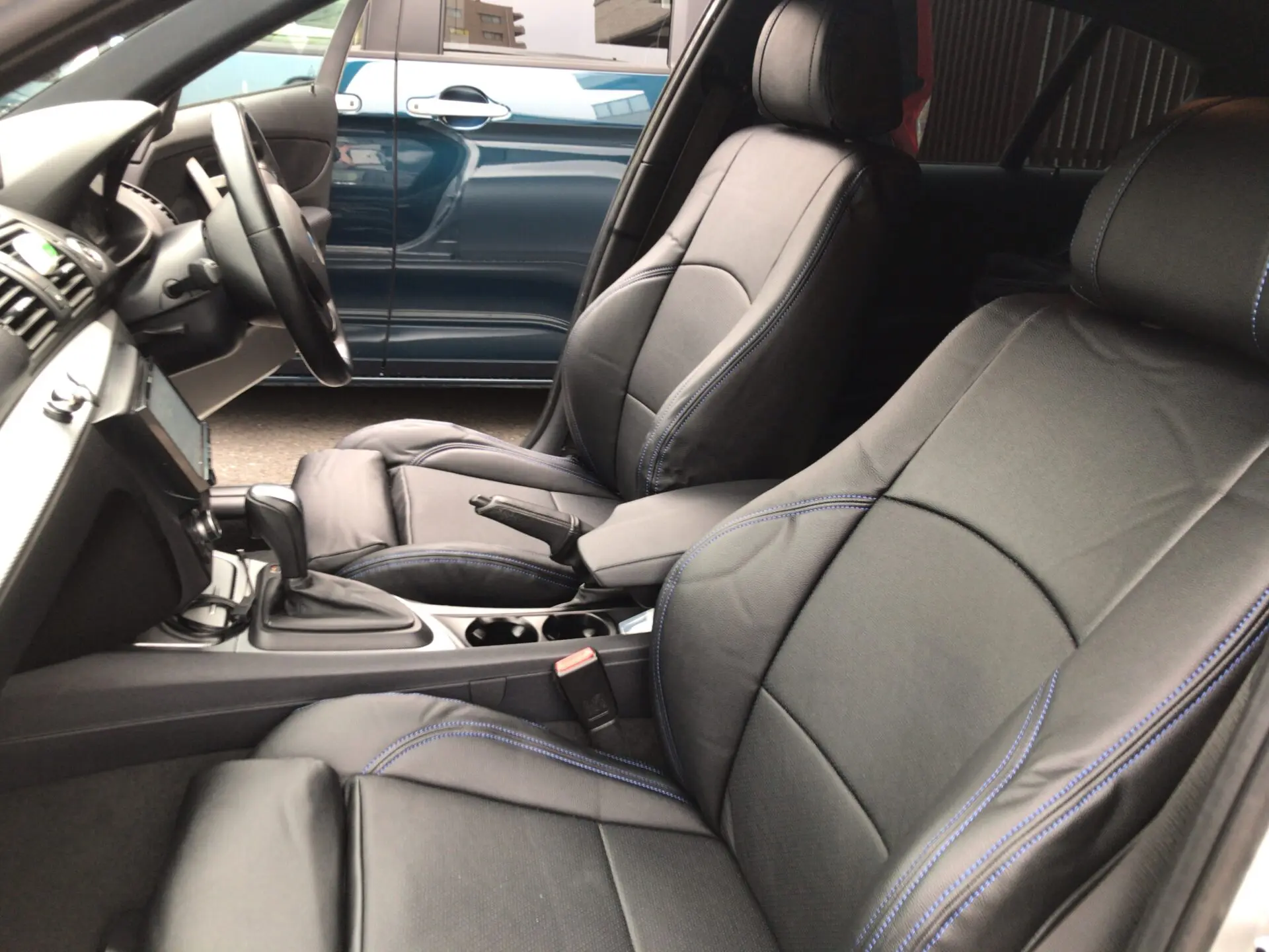 【装着写真】BMW 1シリーズ Refinad Leather Series シートカバー [品番:BM0188-04]