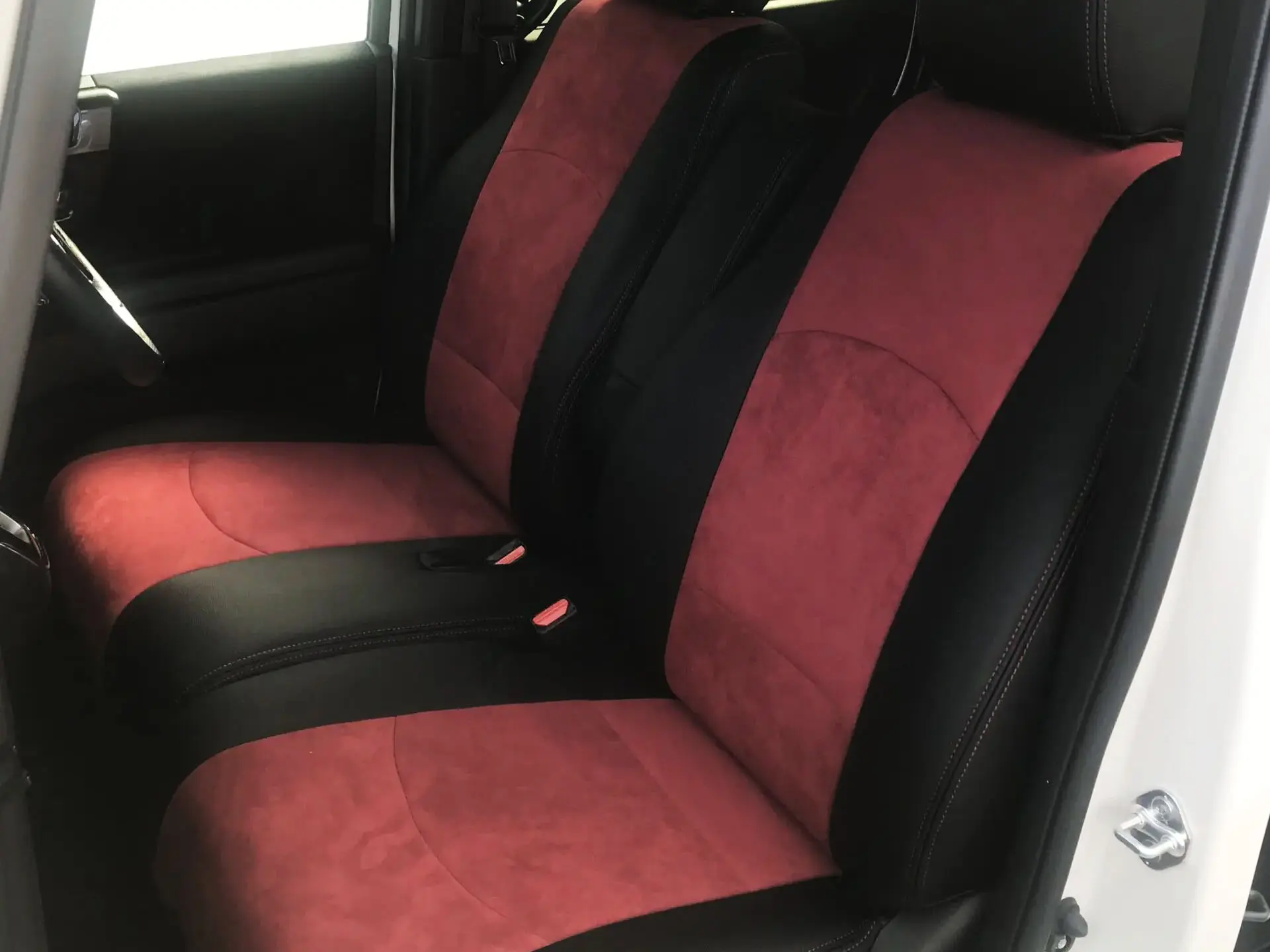 【装着写真】N-BOX Refinad Alcantara Series シートカバー [品番:H0056-09]