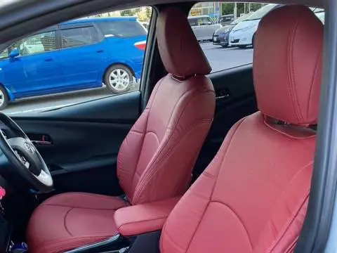 【装着写真】プリウス PHV Refinad Leather Deluxe Series シートカバー [品番:T0037-03]