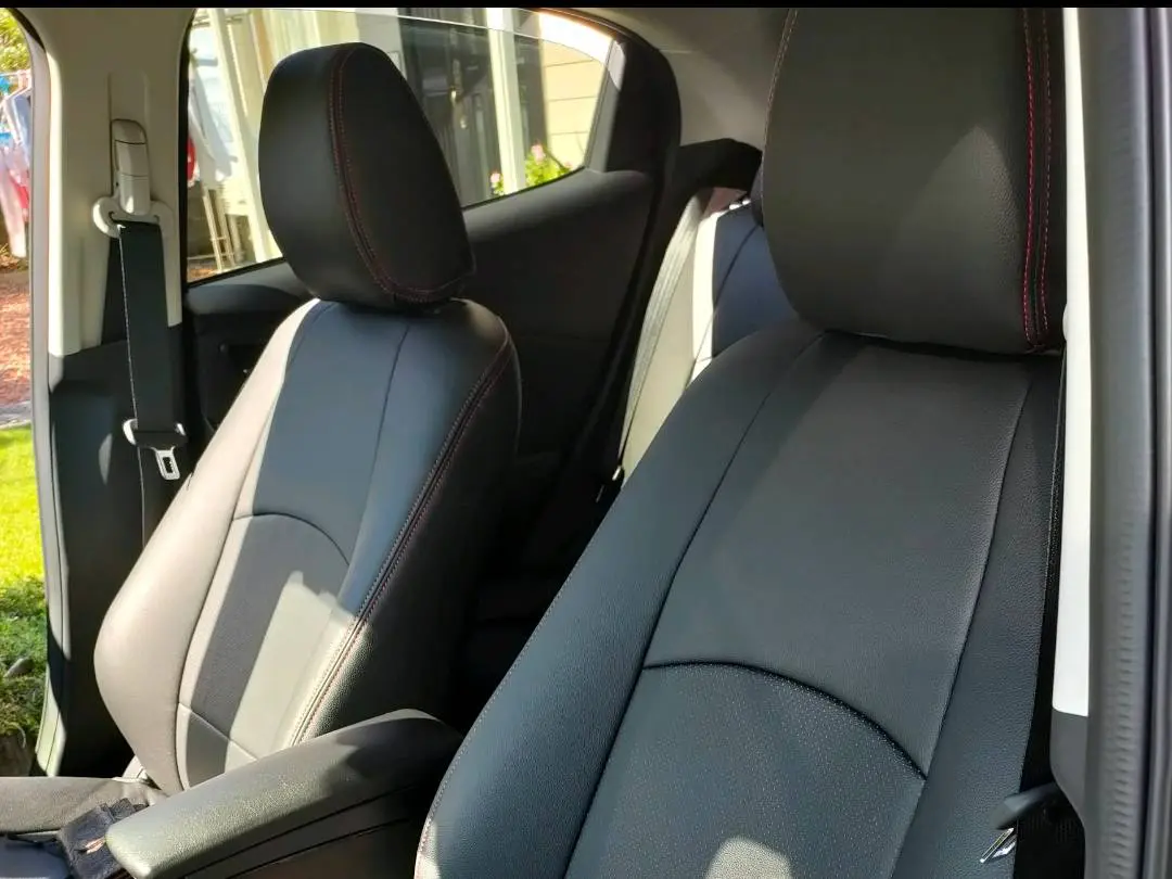 【装着写真】MAZDA2 Refinad Leather Series シートカバー [品番:MA0150-04]