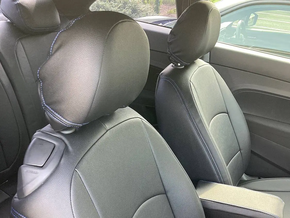 【装着写真】ザビートル Refinad Leather Series シートカバー [品番:VW0388-01]