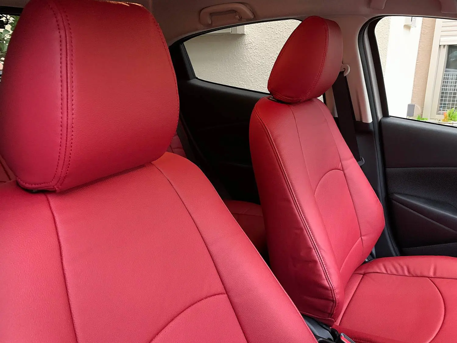 【装着写真】ボルボV40 Refinad Leather Deluxe Series シートカバー [品番:EC1-30]