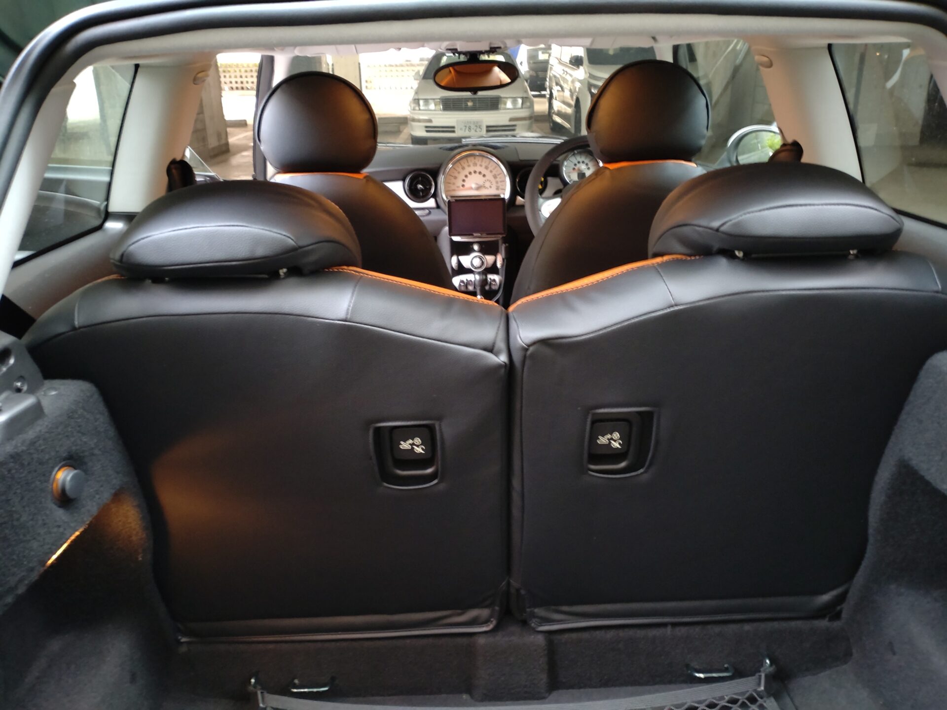 【装着写真】BMW MINI ONE ABA-ME14 Refinad Harmonious Leather Series シートカバー [品番:BM0205-02]