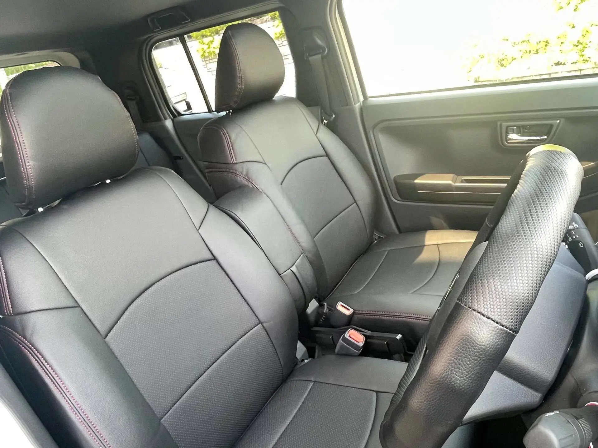 【装着写真】タフト2型 Refinad Leather Series シートカバー [品番:D0531-05]