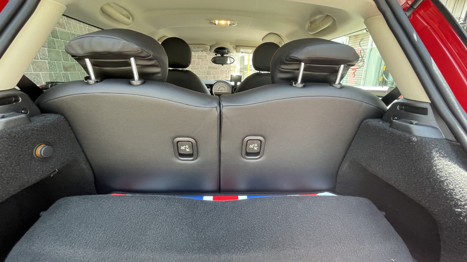 【装着写真】BMWMINI R56 Refinad Leather Deluxe Series シートカバー [品番:BM0205-03]
