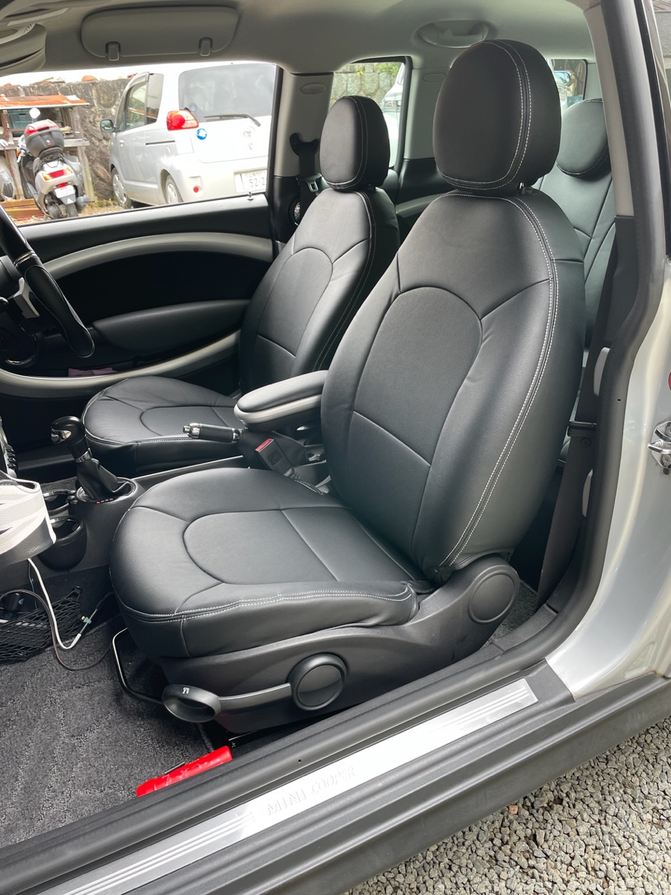 【装着写真】BMW MINIクラブマン Refinad Leather Series シートカバー [品番:BM0205-02]