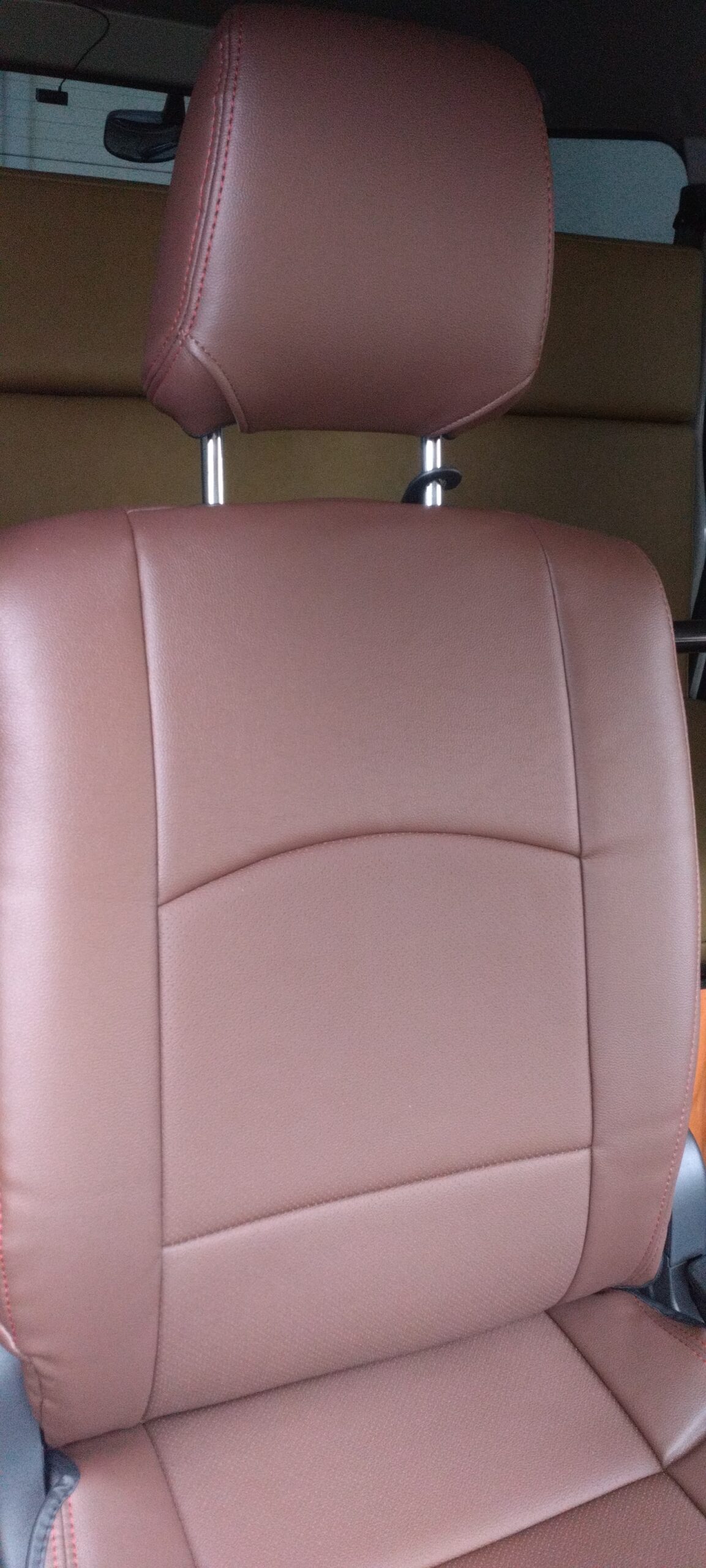 【装着写真】ボンゴバン　S403Z Refinad Leather Series シートカバー [品番:T0609-02 ]