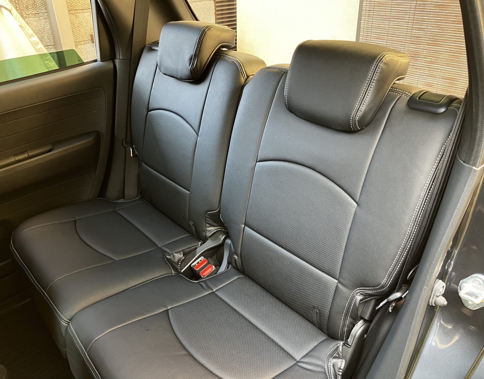 【装着写真】HONDA N-ONE RS (JG3 Refinad Leather Deluxe Series シートカバー [品番:H0060-03]