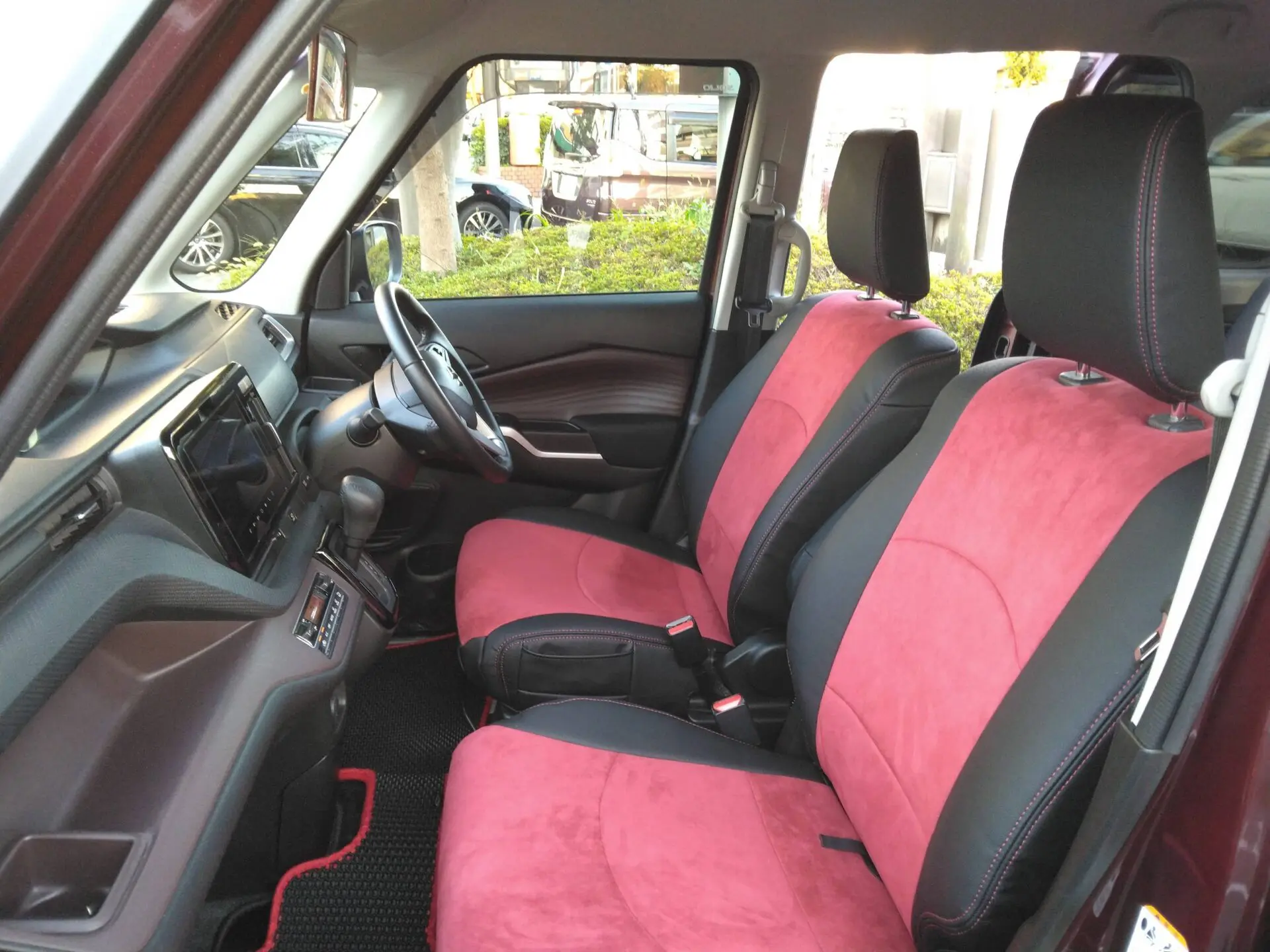 【装着写真】ソリオバンディットMA37S Refinad Alcantara Series シートカバー [品番:S0116-11]