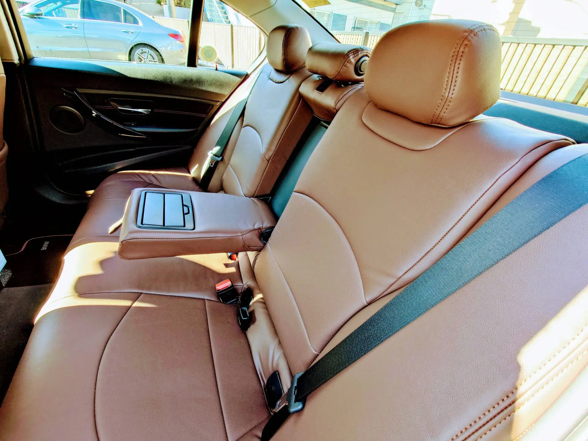 【装着写真】BMW 320i Sport F30 Refinad Leather Series シートカバー [品番:BM0189-15]
