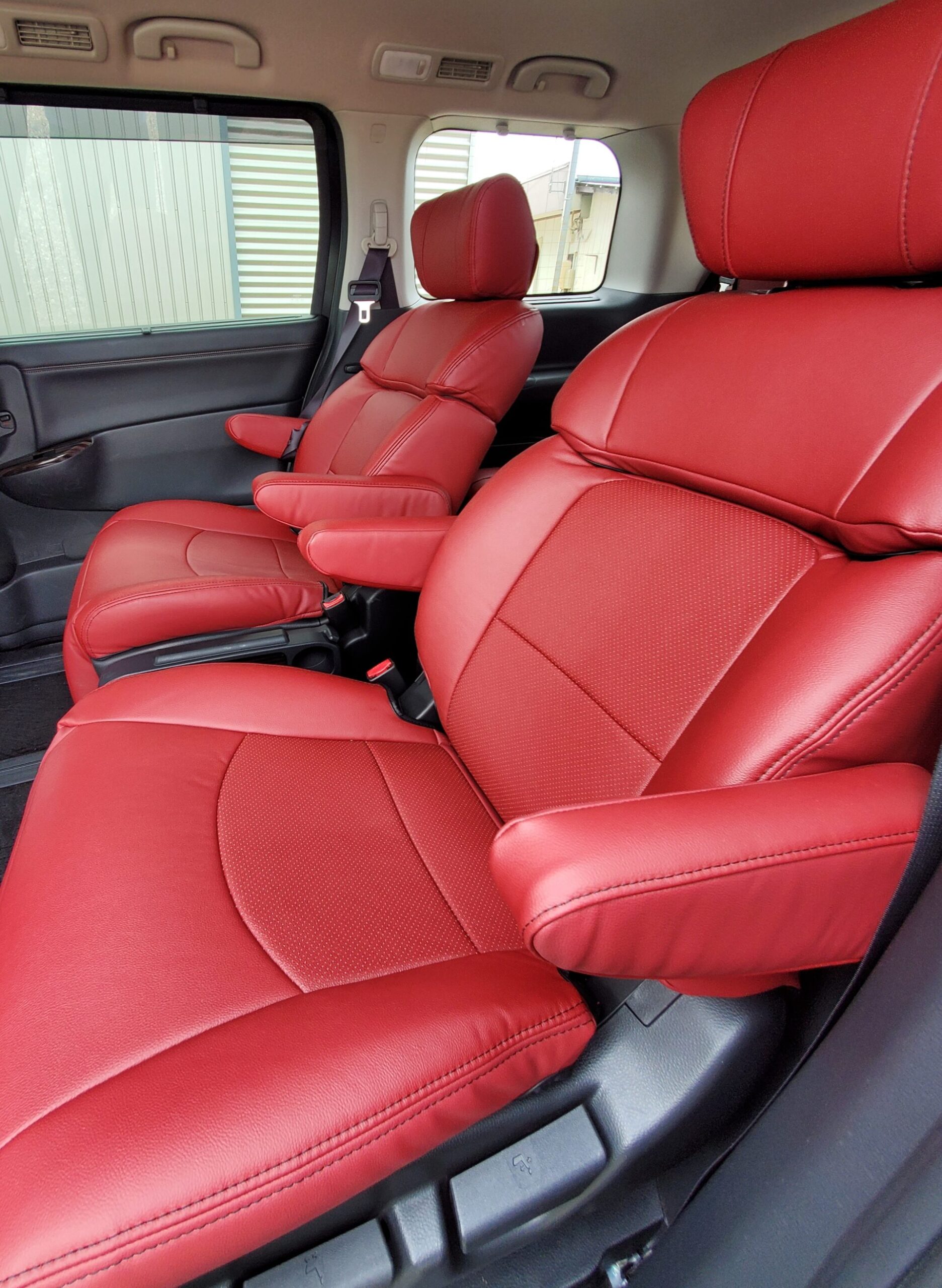 【装着写真】日産エルグランド2.5L250ハイウェイスターS TDBARTWE52ED7DA Refinad Leather Deluxe Series シートカバー [品番:N0090-11]