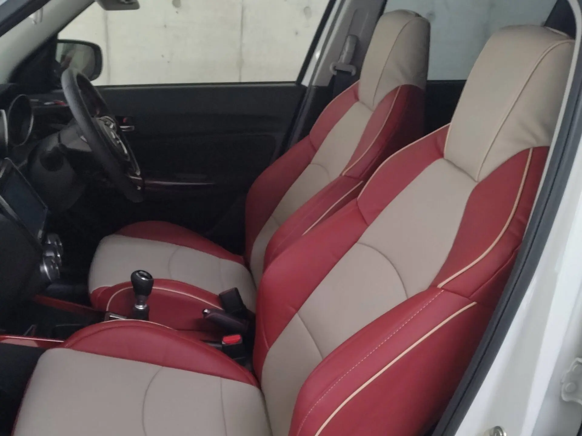【装着写真】ｽｽﾞｷ ｽｲﾌﾄｽﾎﾟｰﾂ ZC33S Refinad Custom Series シートカバー [品番:S0115-02]