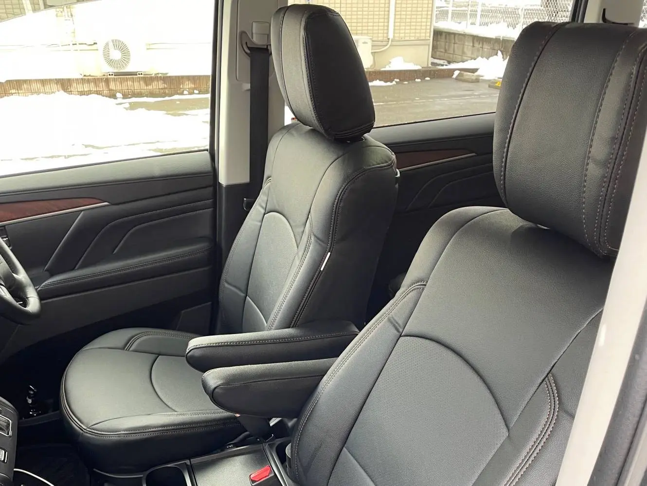 【装着写真】デリカD5 cv1w Refinad Leather Series シートカバー [品番:MI0164-12]