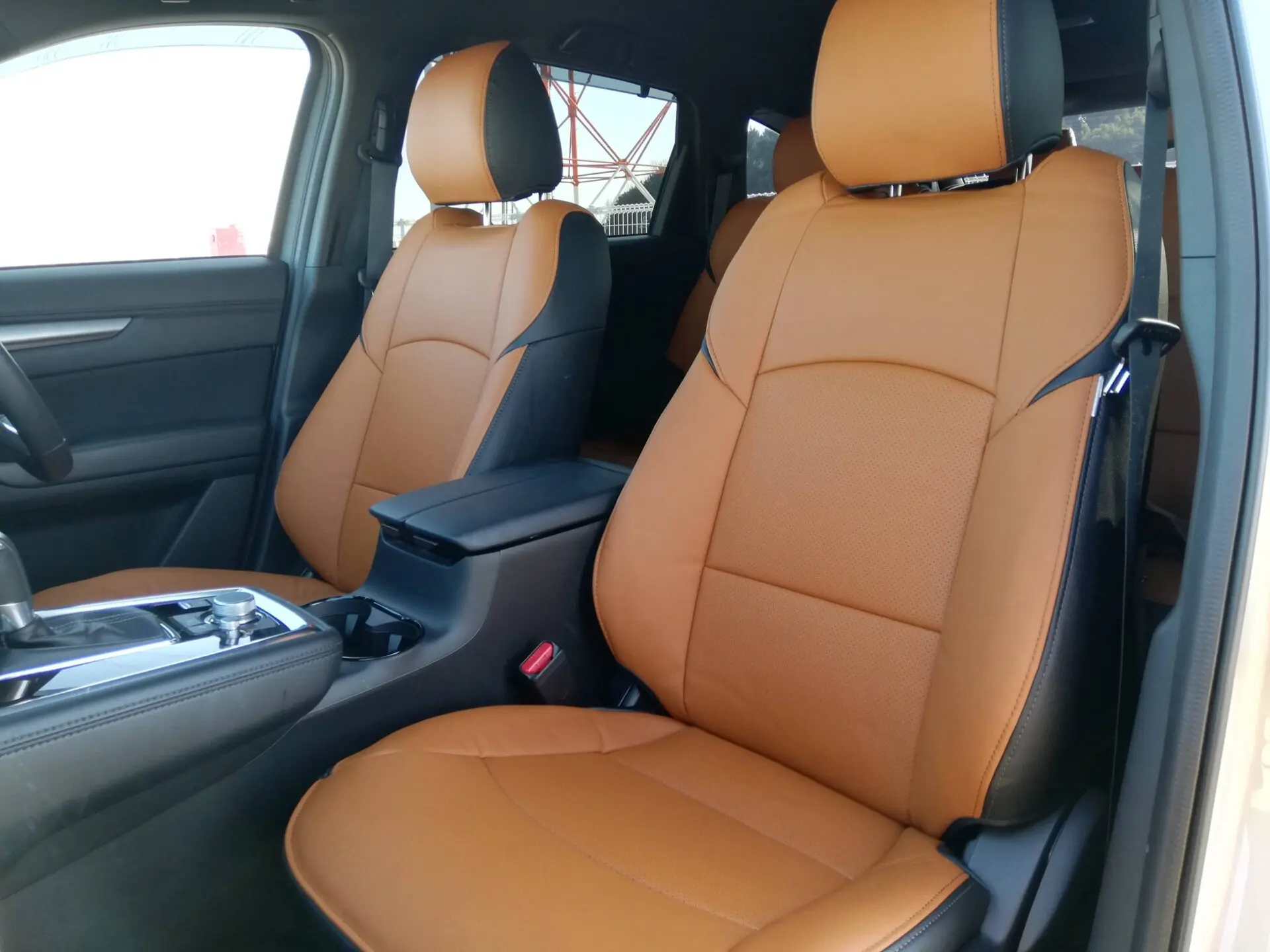 【装着写真】CX-8 Refinad Harmonious Leather Series シートカバー [品番:MA0503-05]