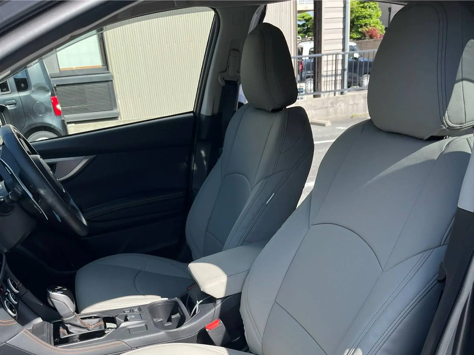 【装着写真】XV 1.6L（GT3） Refinad Leather Series シートカバー [品番:F0170-04]