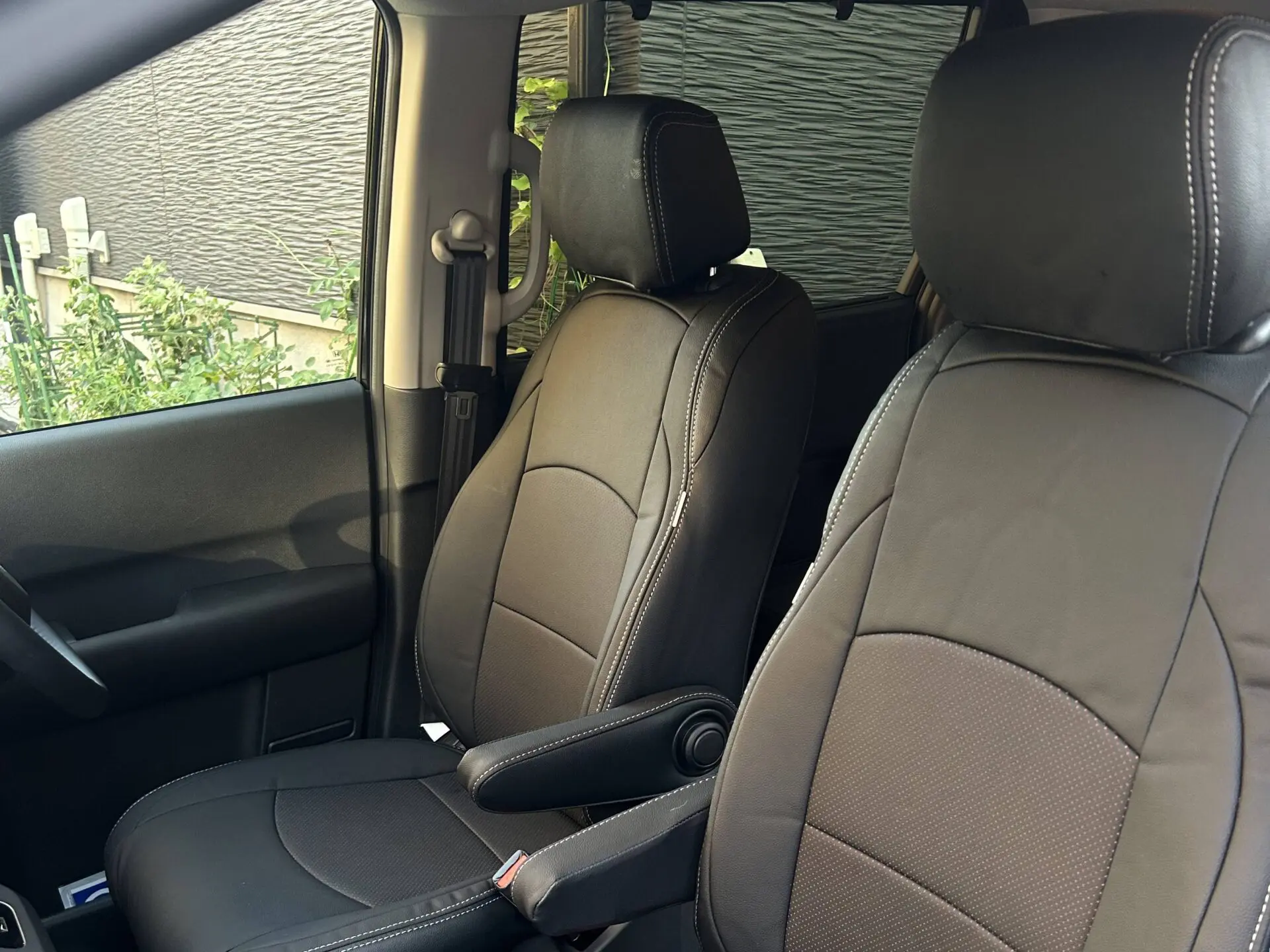 【装着写真】フリード3列 Refinad Harmonious Leather Series シートカバー [品番:H0211-10]