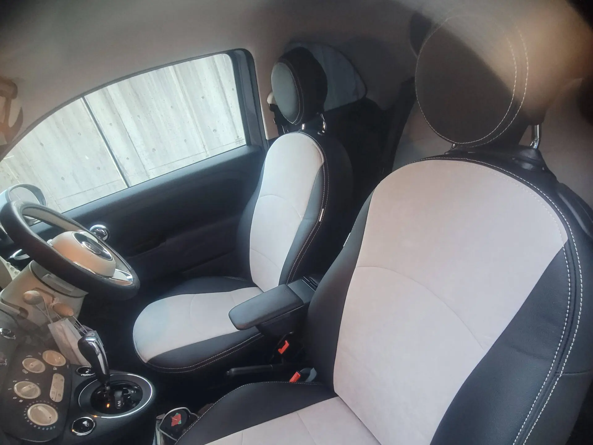 【装着写真】FIAT 500 Refinad Alcantara Series シートカバー [品番:FA0387-05]