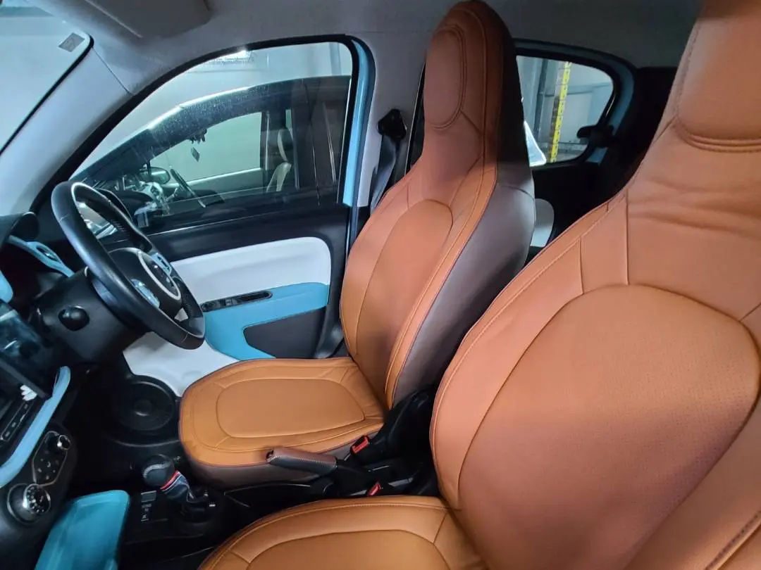 【装着写真】トゥインゴ Refinad Custom Series シートカバー [品番:R0577-01]