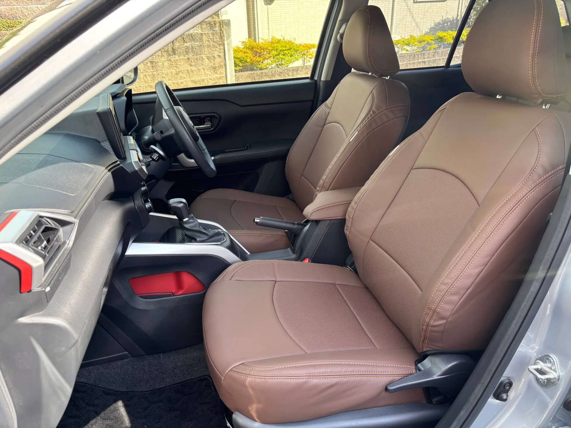 【装着写真】ライズ Refinad Leather Series シートカバー [品番:D0522-01]