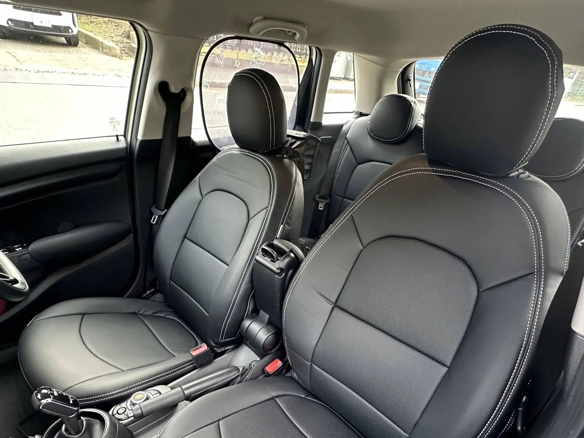 【装着写真】MINI 5ドア Refinad Leather Series シートカバー [品番:BM0205-16]