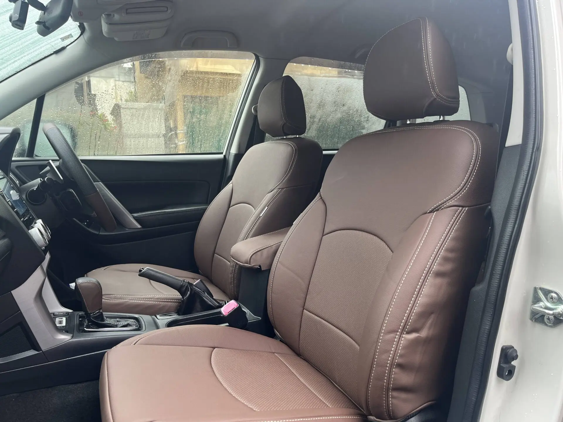 【装着写真】フォレスター Refinad Leather Deluxe Series シートカバー [品番:F0178-01]