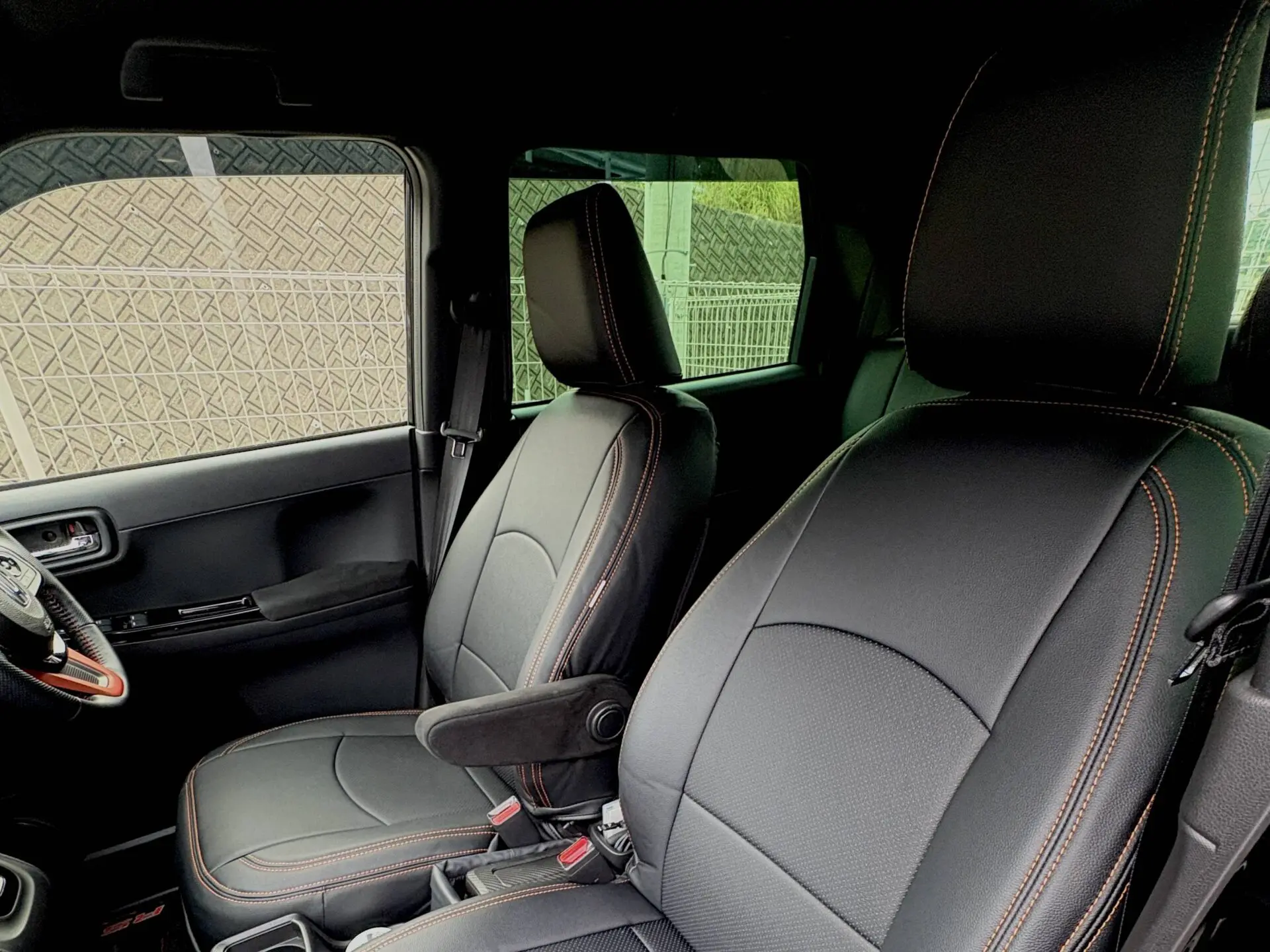 【装着写真】 N-ONE Refinad Leather Series シートカバー [品番:H0060-03]