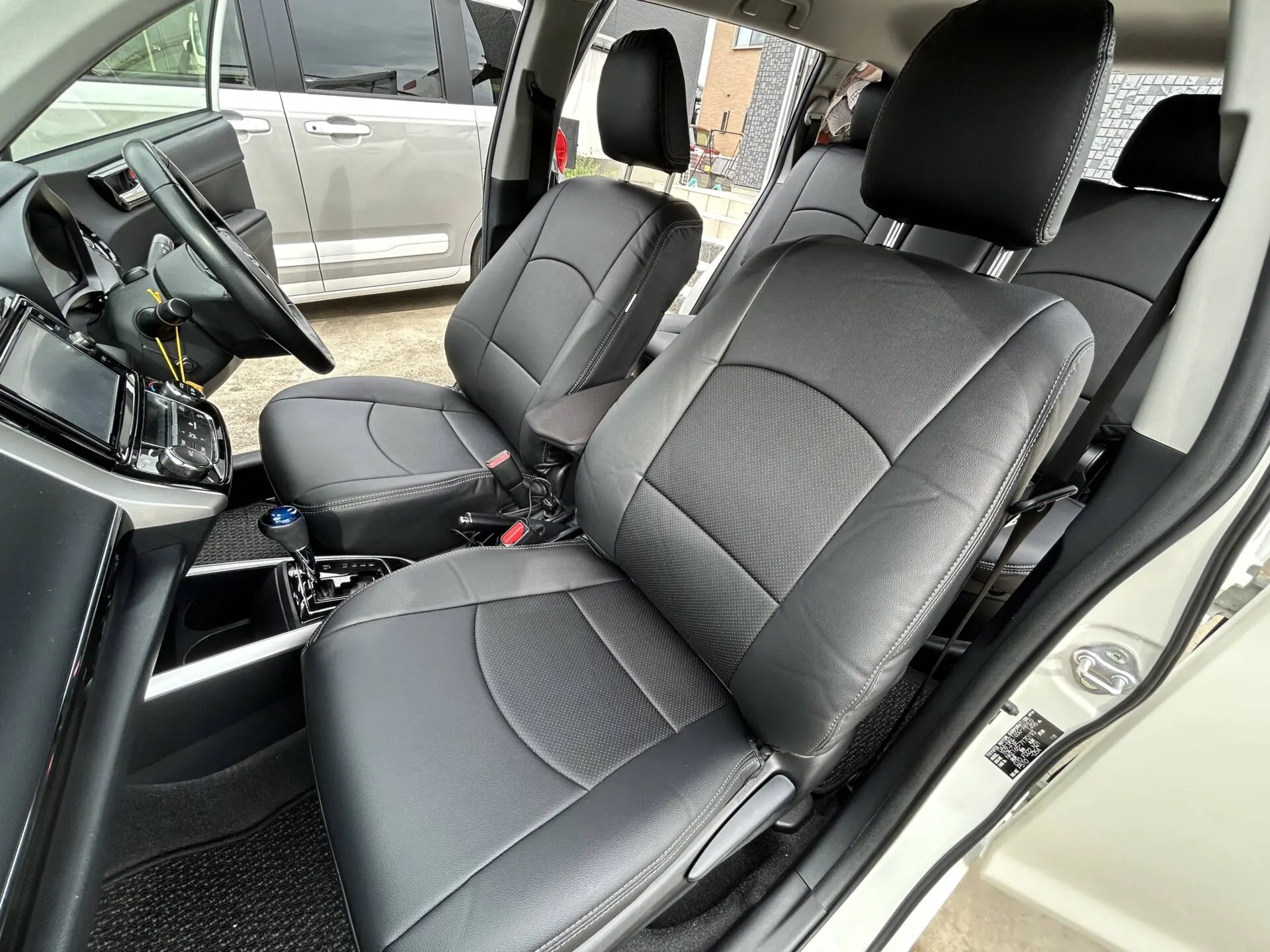 【装着写真】カローラフィールダー Refinad Leather Series シートカバー [品番:T0019-07]