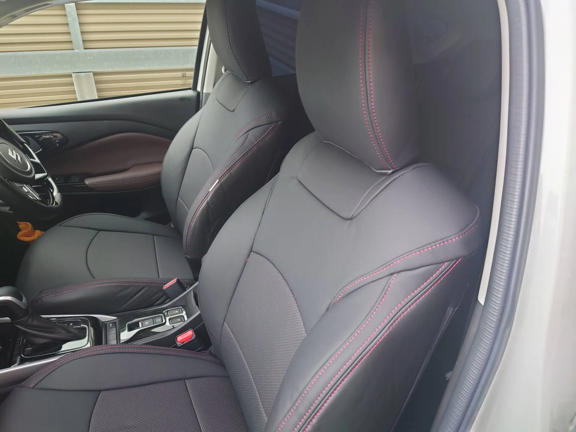 【装着写真】フロンクス Refinad Harmonious Leather Series シートカバー [品番:S0650-01]