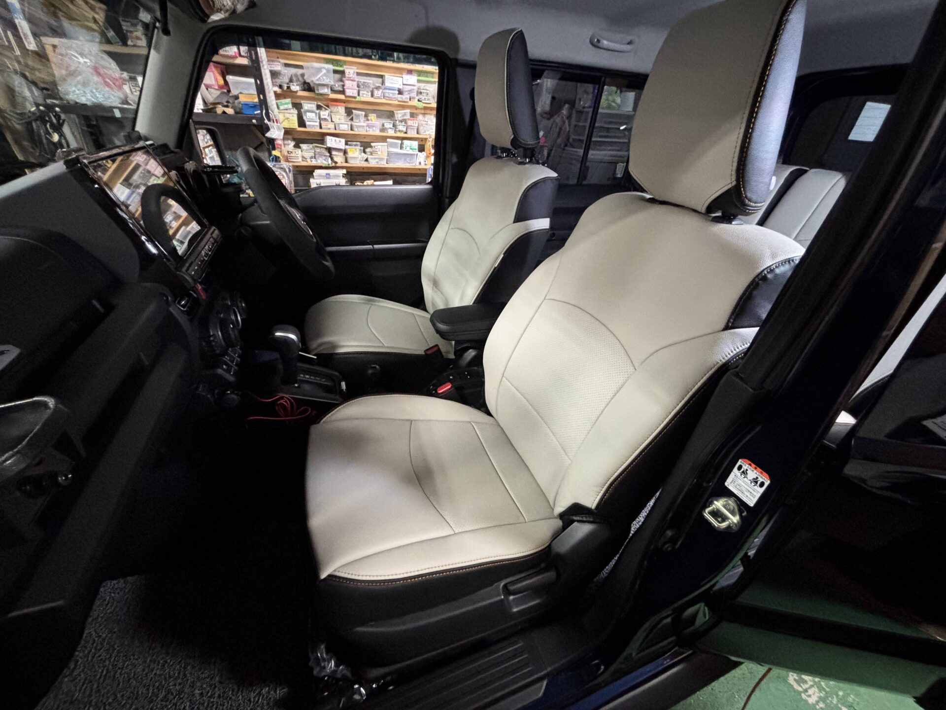 【装着写真】ジムニーノマド Refinad Harmonious Leather Series シートカバー [品番:S0646-01]