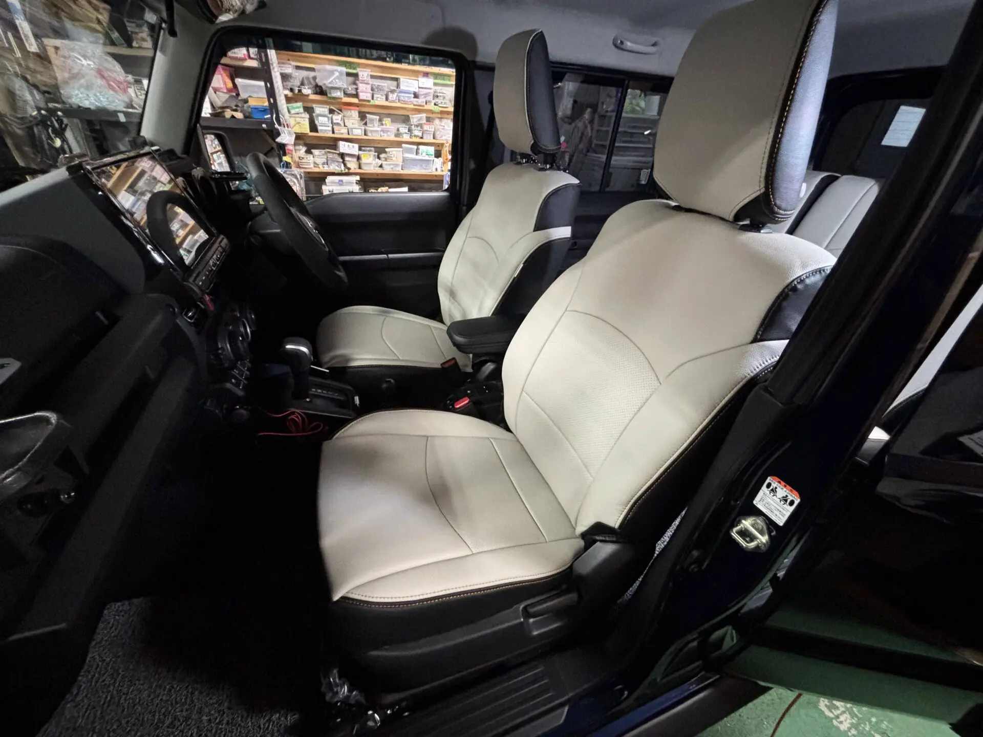 【装着写真】ジムニーノマド Refinad Harmonious Leather Series シートカバー [品番:S0646-01]