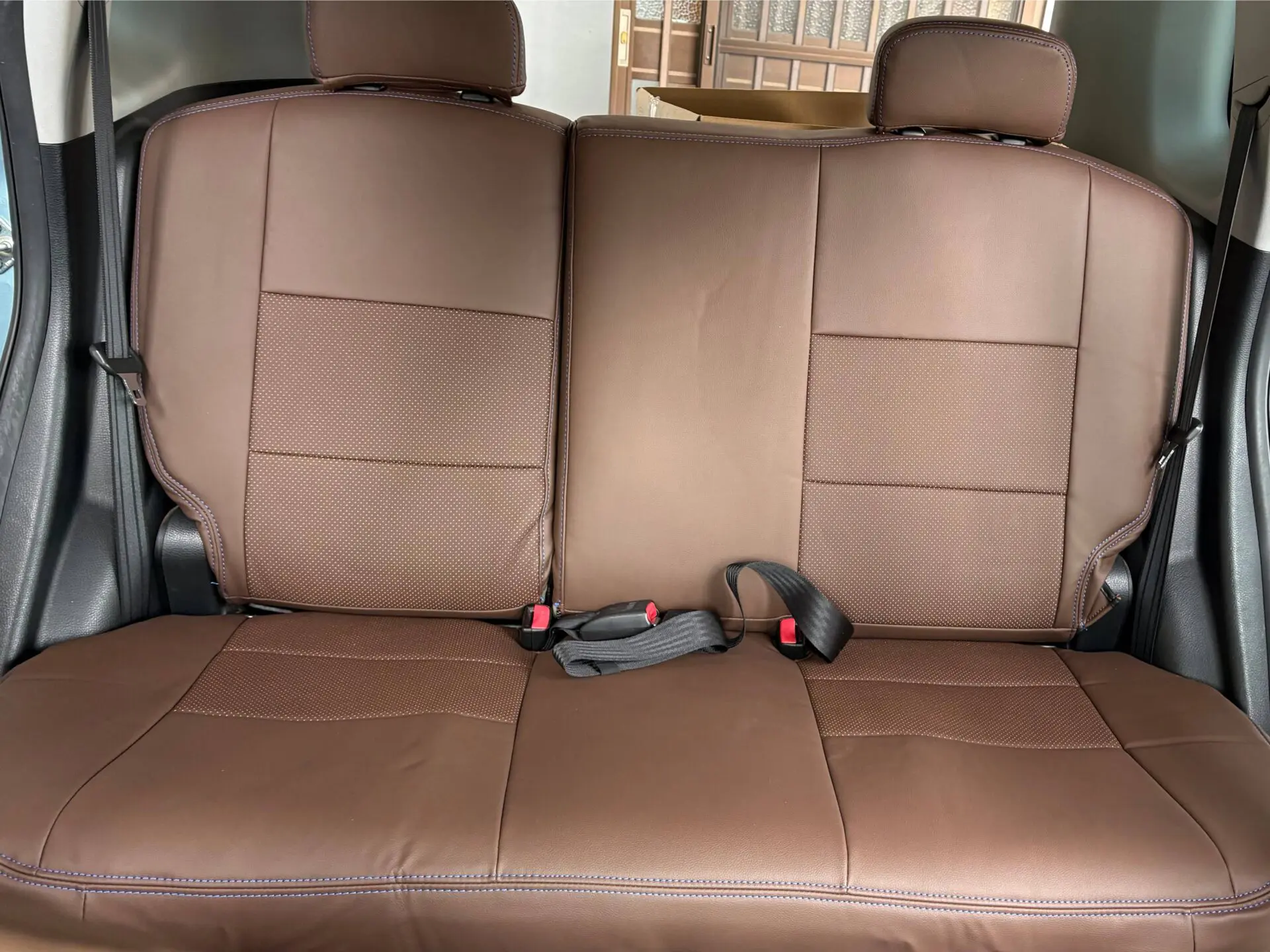 【装着写真】ベリーサ Refinad Leather Series シートカバー [品番:MD1-15]