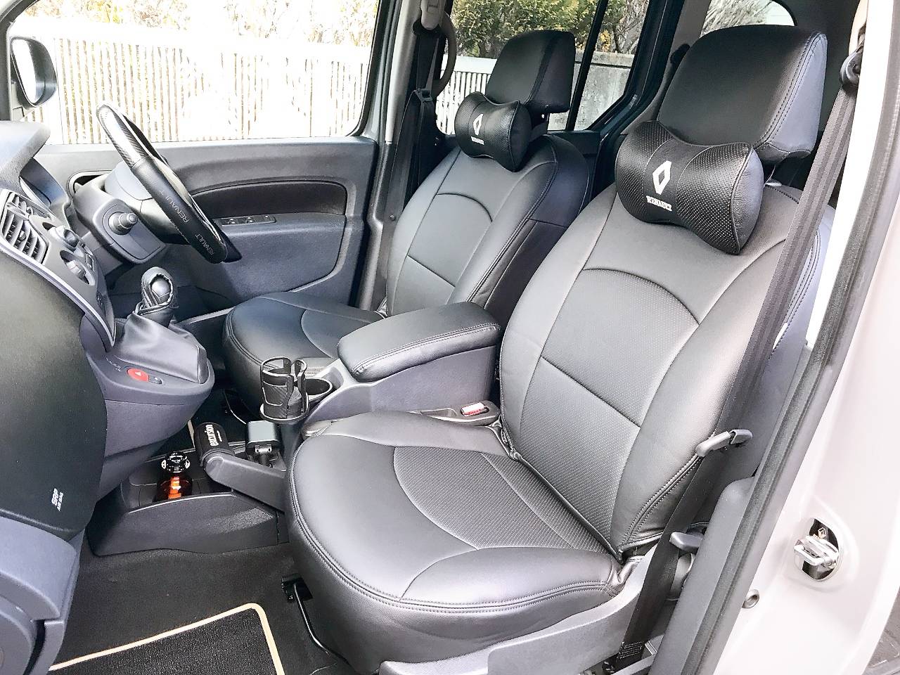 【装着写真】カングー Refinad Leather Deluxe Series シートカバー [品番:R0416-07]