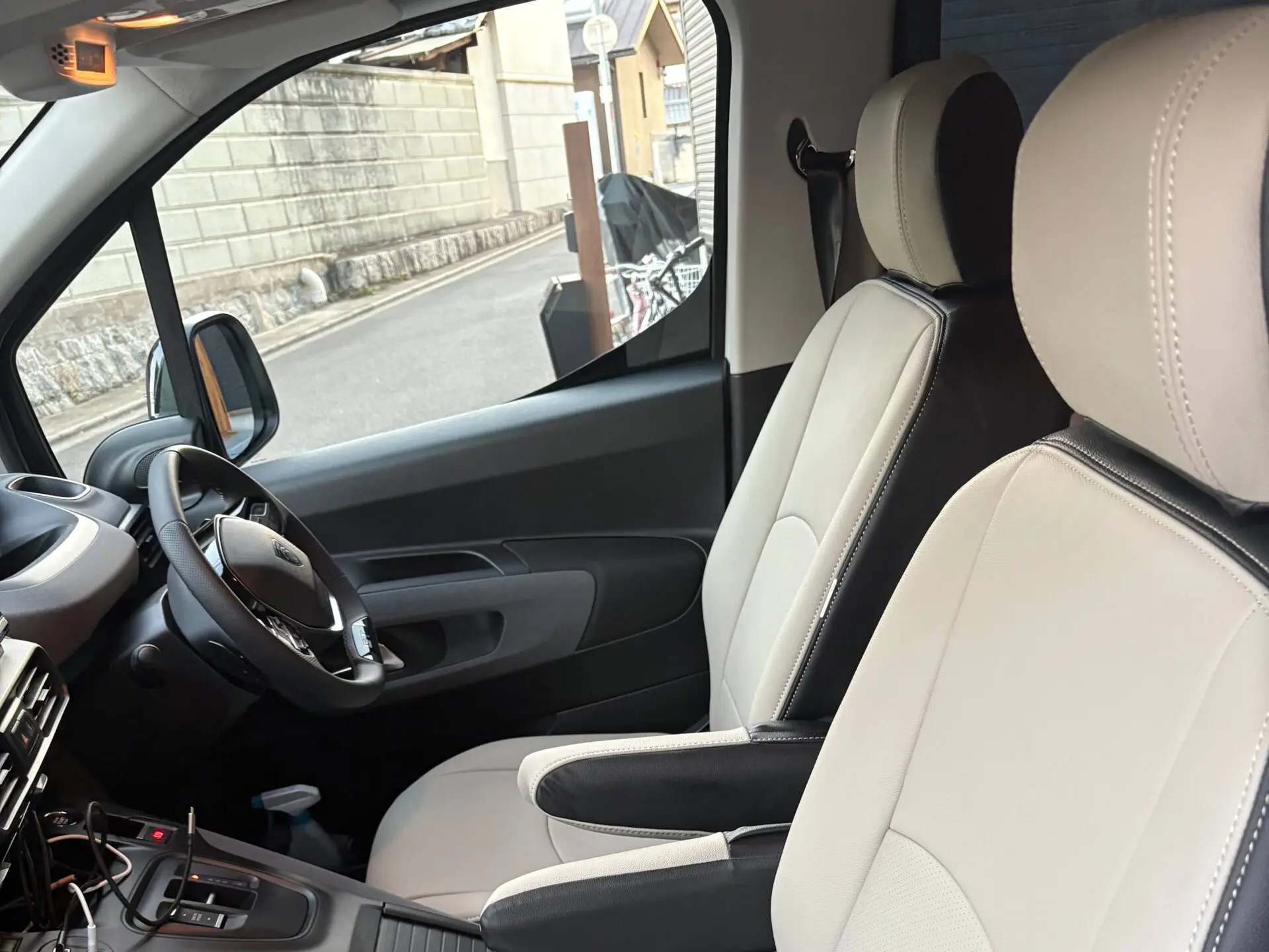 【装着写真】リフター Refinad Harmonious Leather Series シートカバー [品番:C0545-01]