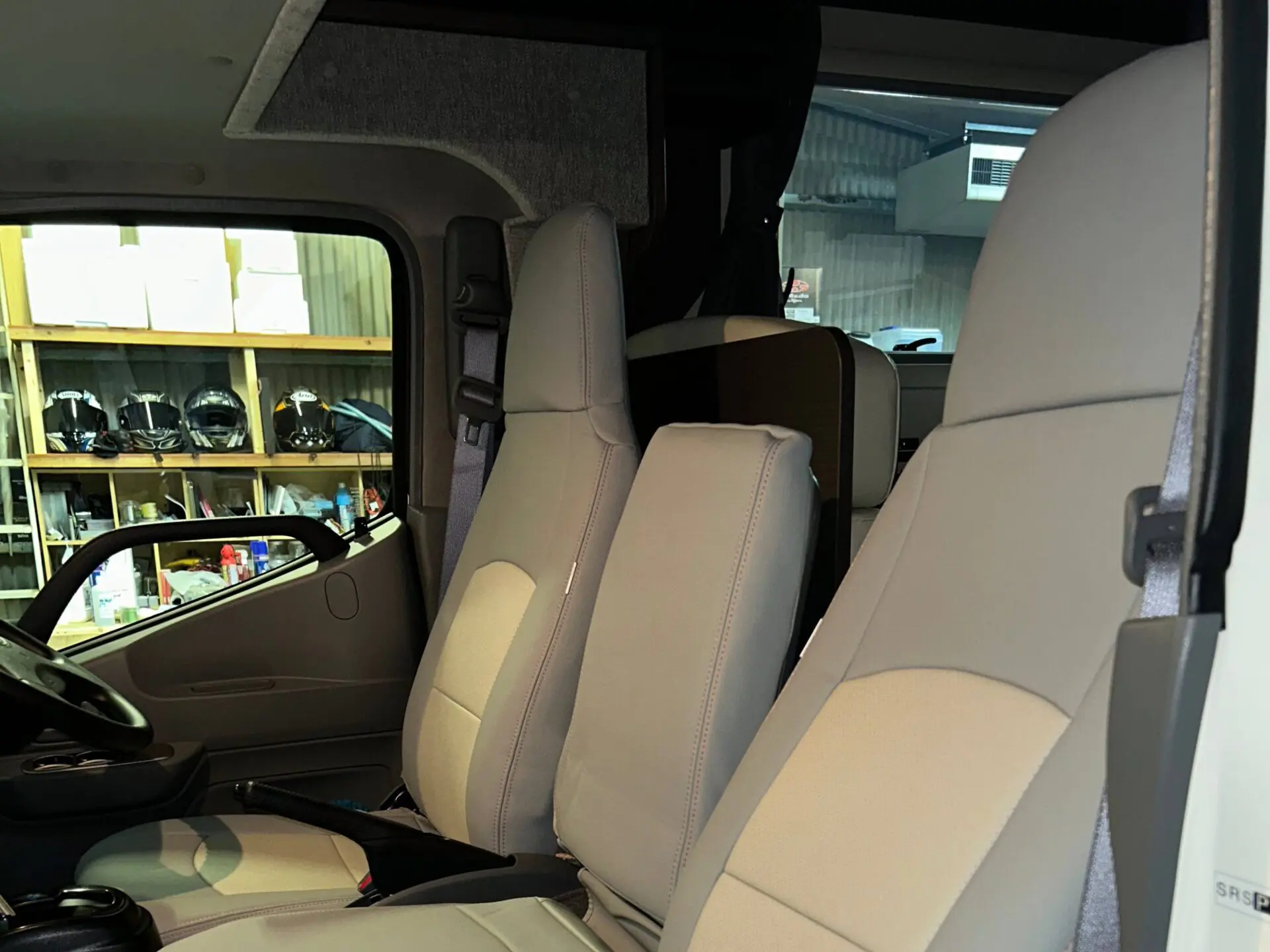 【装着写真】カムロード Refinad Custom Series シートカバー [品番:]