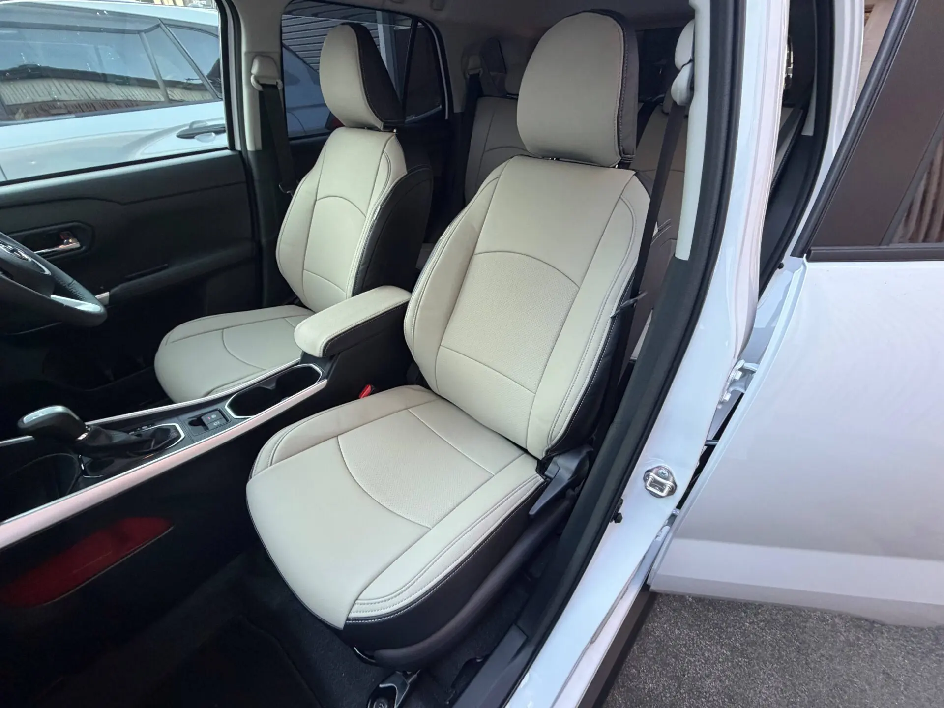 【装着写真】ライズ Refinad Harmonious Leather Series シートカバー [品番:D0522-01]