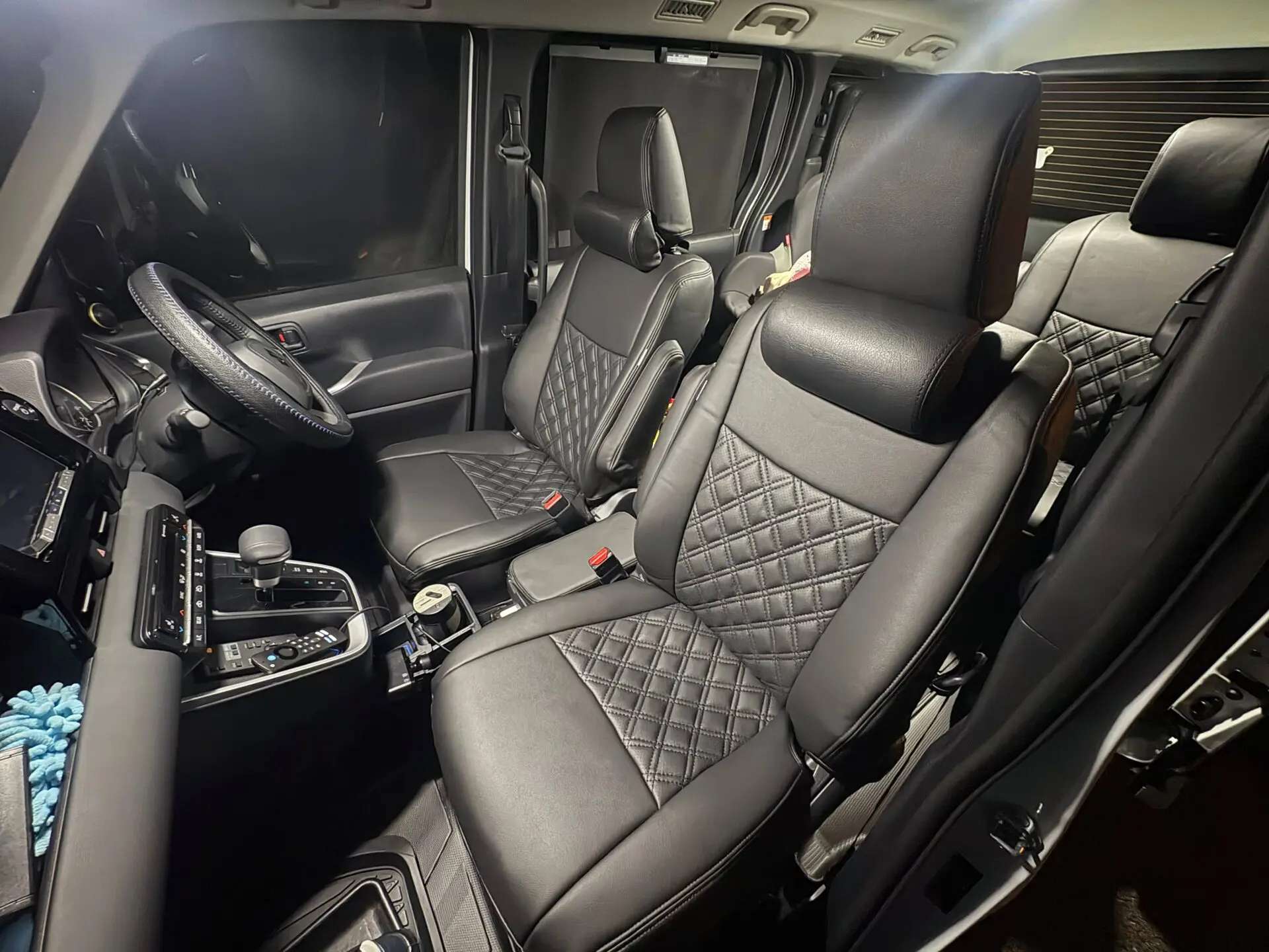 【装着写真】ランディ Refinad Quilt Series シートカバー [品番:T0013-24]