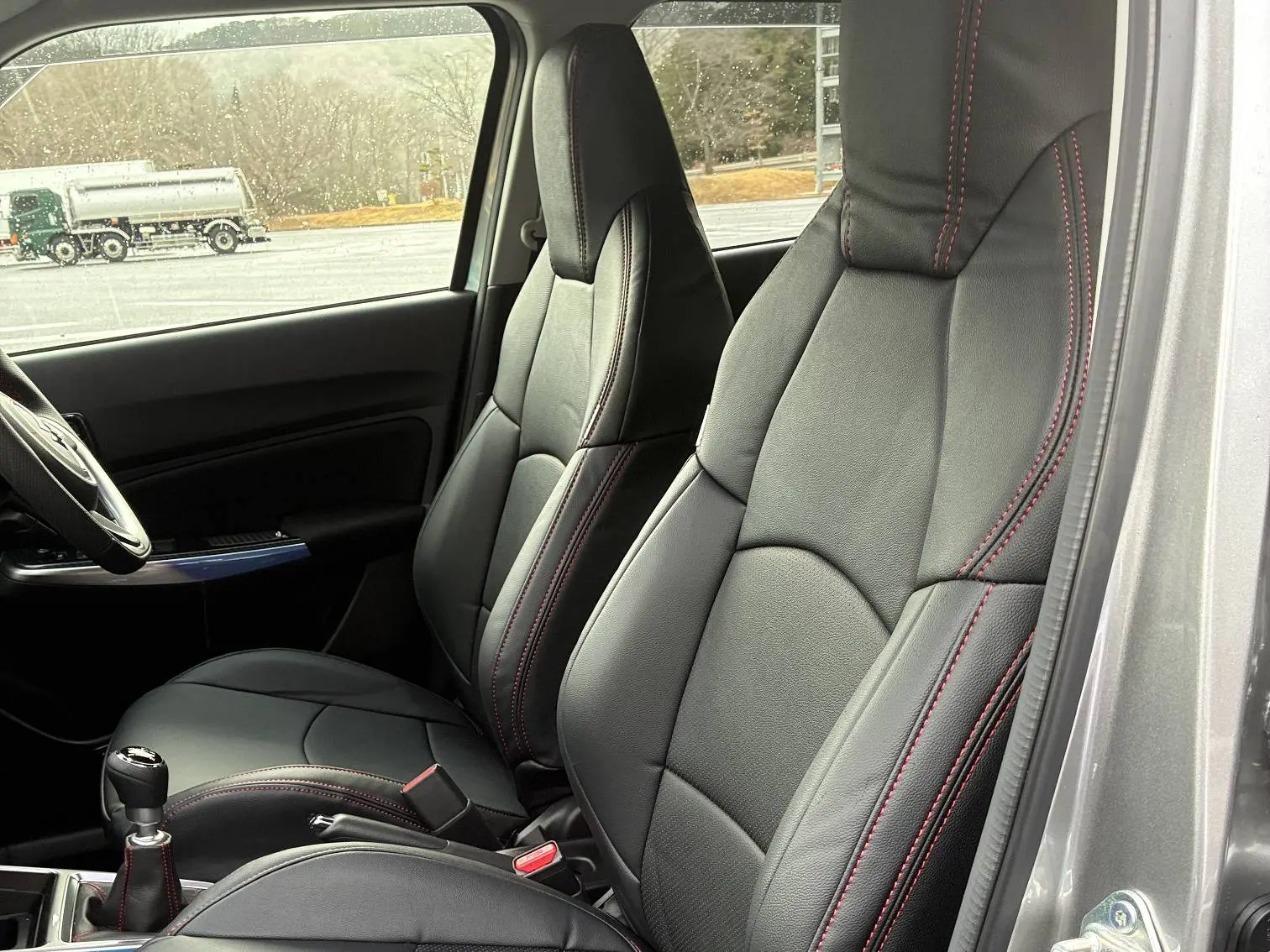 【装着写真】スイフトスポーツ Refinad Leather Series シートカバー [品番:S0115-02]