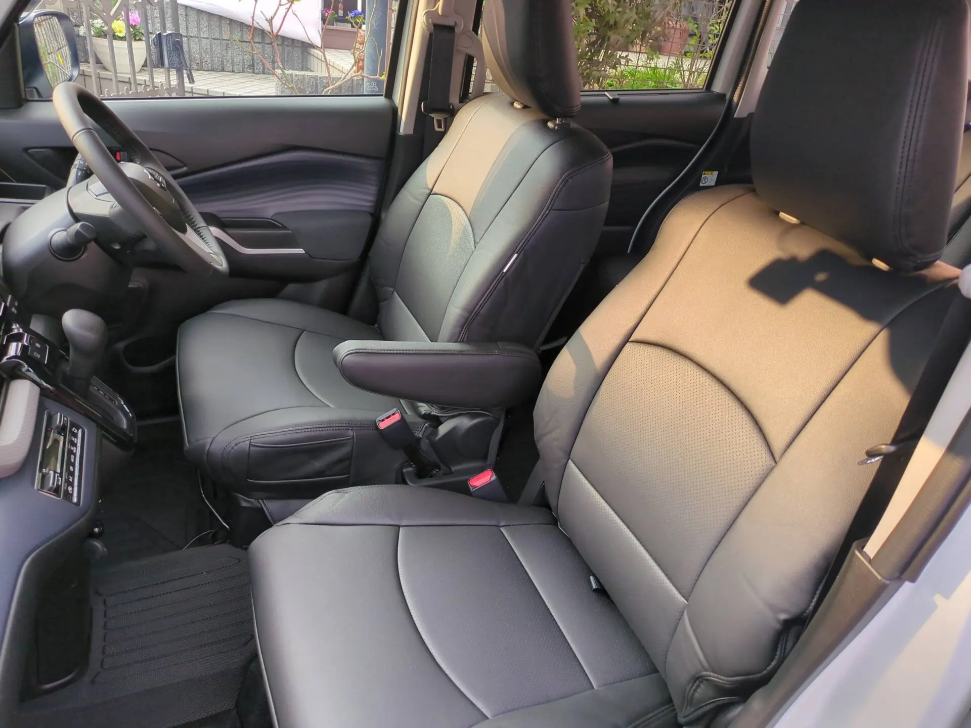 【装着写真】ソリオ Refinad Leather Series シートカバー [品番:S0116-11]