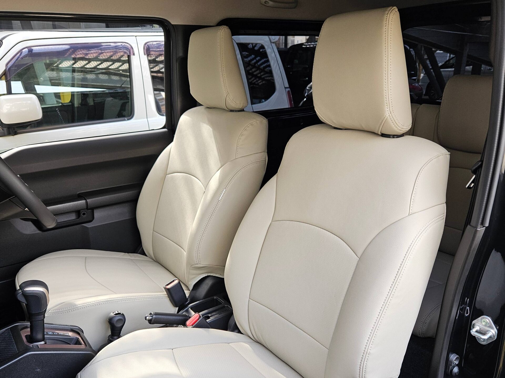 【装着写真】ジムニー Refinad Leather Deluxe Series シートカバー [品番:S0113-02]