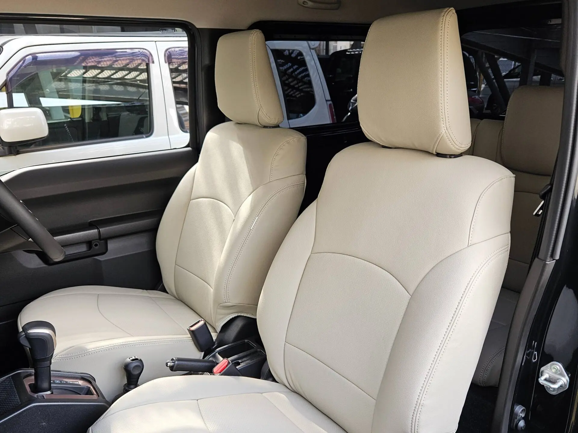 【装着写真】ジムニー Refinad Leather Deluxe Series シートカバー [品番:S0113-02]