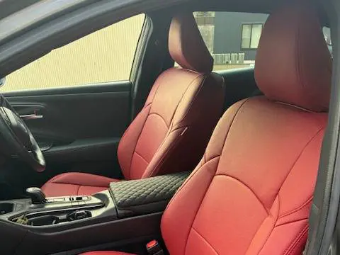 【装着写真】クラウン クロスオーバー Refinad Leather Deluxe Series シートカバー [品番:T0631-02]