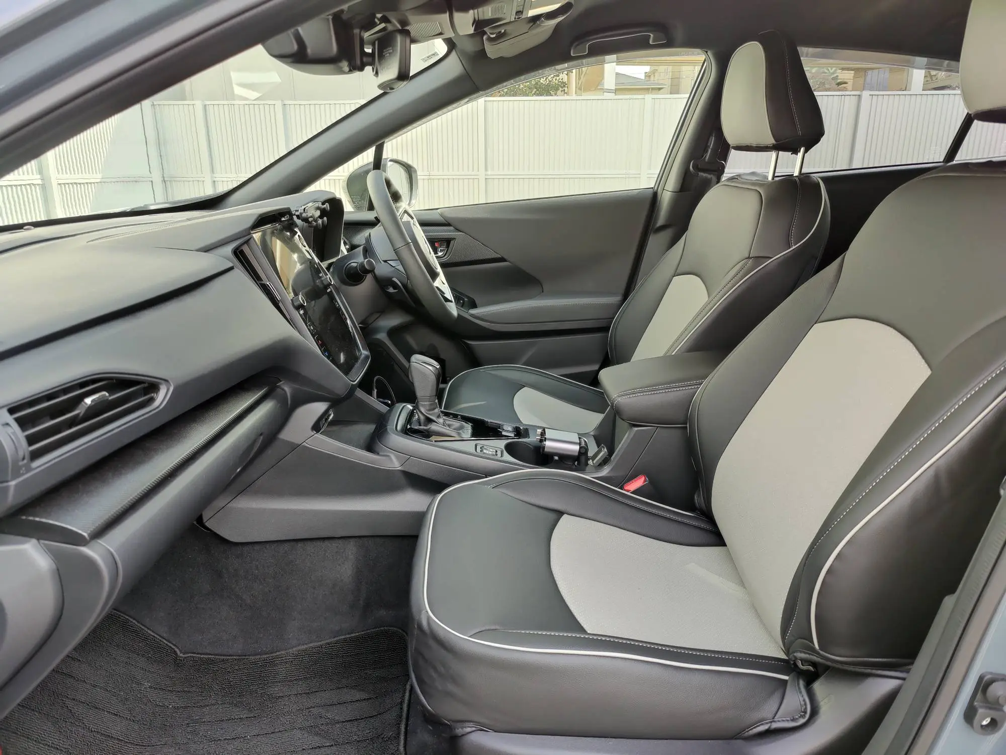 【装着写真】クロストレック Refinad Custom Series シートカバー [品番:F0625-01]